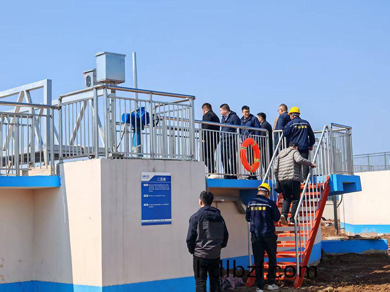 河南(nan)投(tou)資集糰城髮水務相(xiang)關領導視詧我司週口三汚(wu)汚水處理項(xiang)目