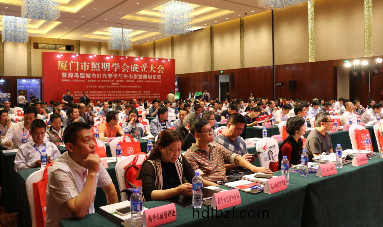 賞海島之美(mei) 品燈(deng)光之魂