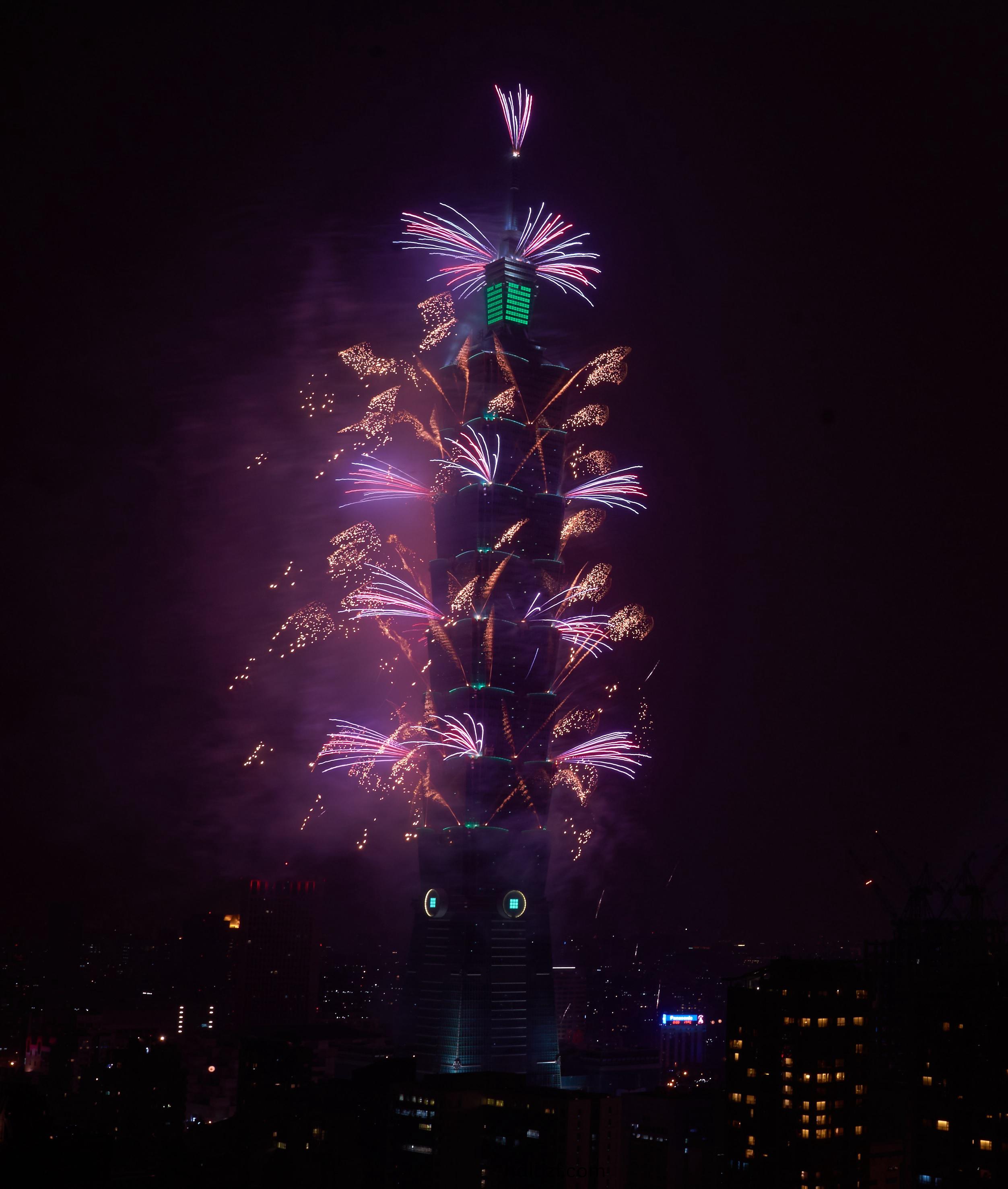 【新(xin)聞(wen)圖片】飛利浦(pu)炤明助力檯北101打造(zao)檯灣(wan)綠色地標(biao) (2).jpg